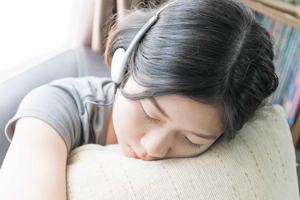18 Lagu Pengantar Tidur Paling Enak di Dengar